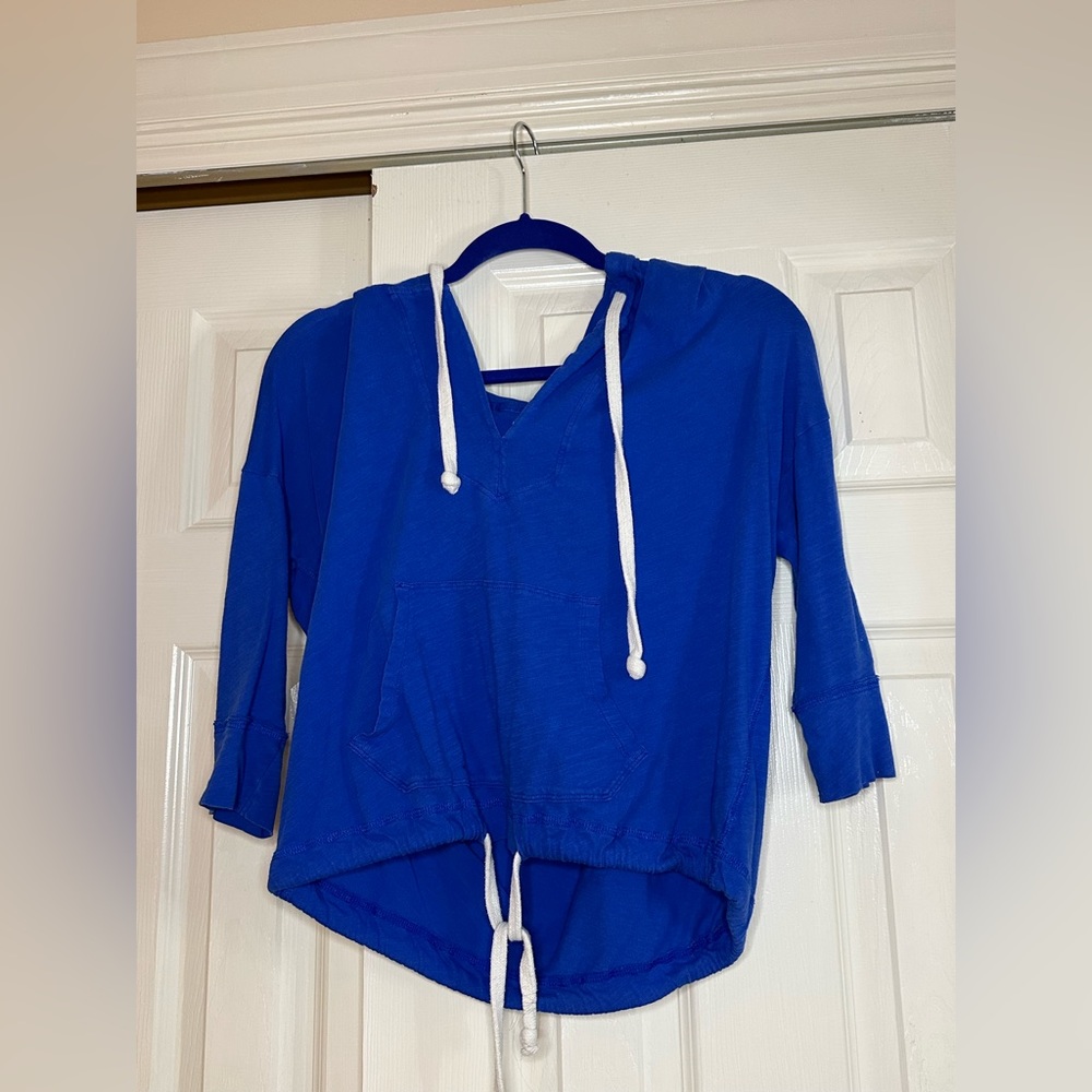 Cropped blue hoodie (lightweight)